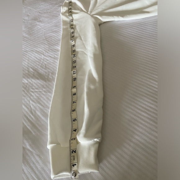 Emery Rose Lune Figure Graphic Sweatshirt Color White Size Medium - Picture 11 of 12